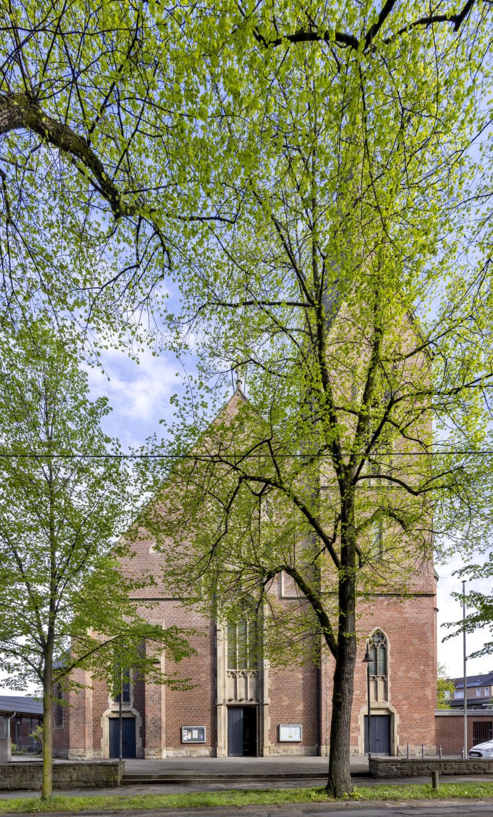 Frontansicht St. Franziskus-Kirche