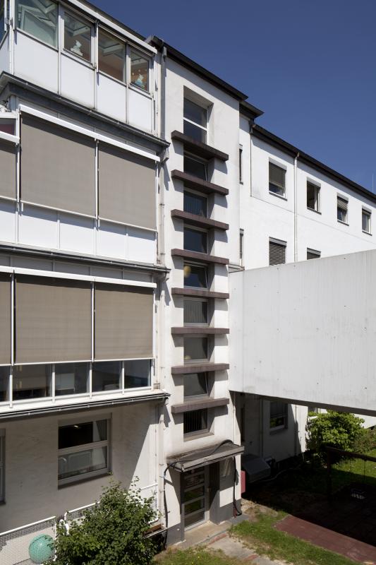 Kinderklinik mit Badehaus