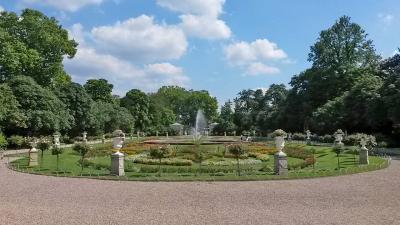 Französisches Parterre mit Brunnen vom Glaspalast aus gesehen