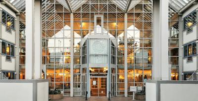 Vorhalle mit Eingang und Standesamtzimmer