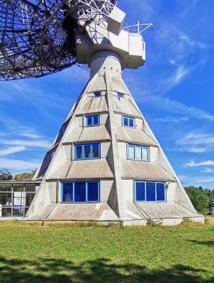 Sockelgebäude des Astropeilers