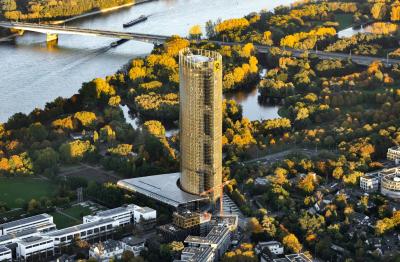 Post Tower und Rheinauen