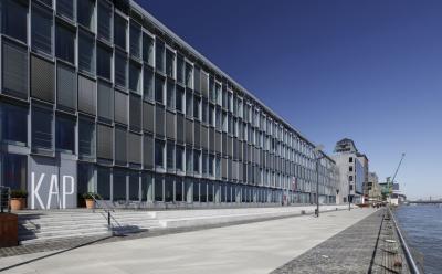 Fassade zum Rhein, Blick Richtung Norden