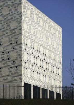 von Davidsternen geprägte Fassade