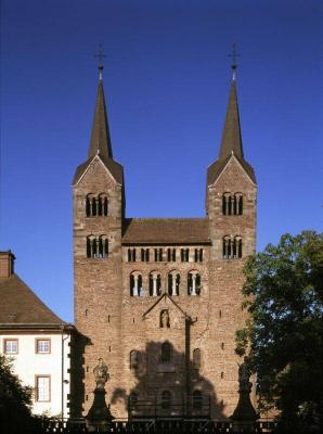 Westfassade der Klosterkirche