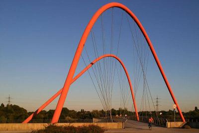 Ansicht Doppelbogenbrücke aus der Fußgängerperspektive