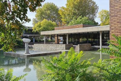 Museum für Ostasiatische Kunst mit Wasserbecken