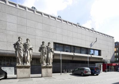 Fassadenansicht West mit Karyatiden am Kay-und-Lore-Lorentz-Platz