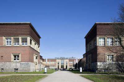 Blick zum Ehrenhof Richtung Nordflügel des Museums Kunstpalast