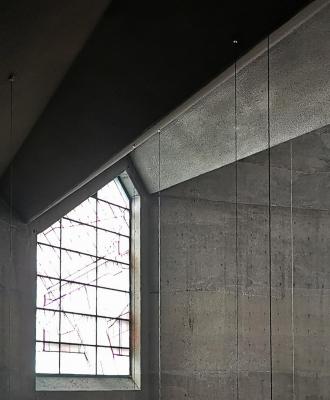 Kirchenfenster und Deckenfaltungen in St. Hubertus Aachen