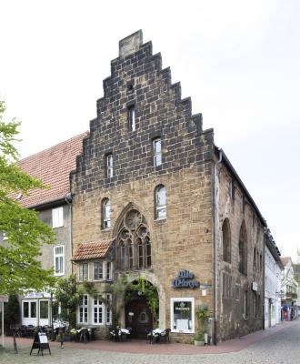 Frontansicht mit Treppengiebel