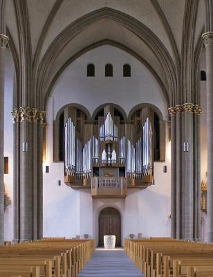 Blick nach Westen mit Orgel vor der Kaiserloge