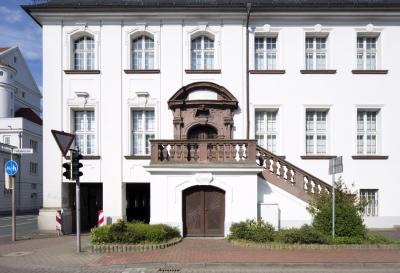 Freitreppe und Hauptportal der Südwestfassade