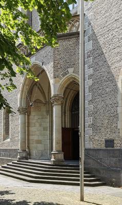 Eingangsportal Stiftskirche St. Johann Baptist und Petrus Bonn