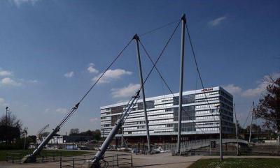 Masten und Hydraulikzylinder der Brücke