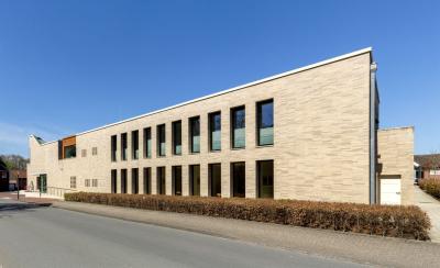 Straßenseitige Büro- und Nebenräume
