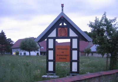 Eingangsschild Fachwerkdorf Offelten in Preußisch Oldendorf