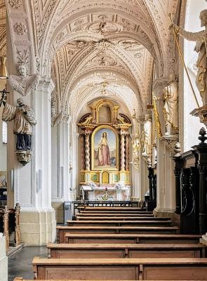 Altar im Seitenschiff