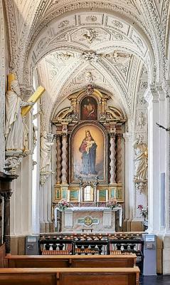 Altar im Seitenschiff