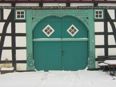 Deelentorgestell mit Inschrift