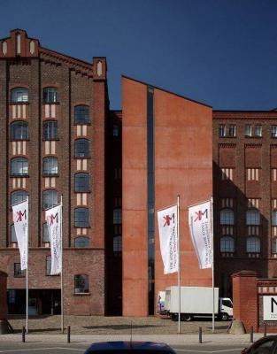 Das neu angebaute Treppenhaus von 1999