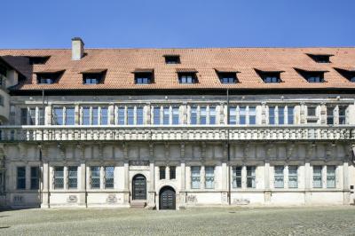 frontale Ansicht Fassade im Innenhof
