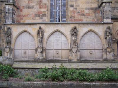 Kriegerdenkmal an der Südseite