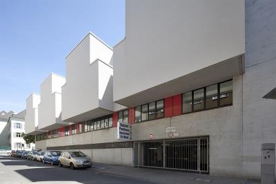 Ansicht im Krahnenhof mit Garagenzufahrt