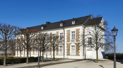 Zweigeschossiges Vordergebäude aus dem 19. Jh