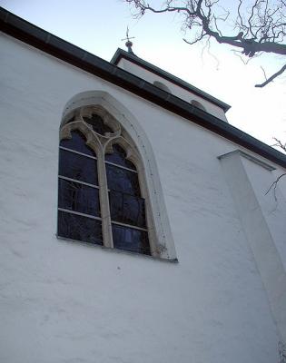 Detailansicht Spitzbogenfenster mit Maßwerk und Ornamentik nach gotischem Stil