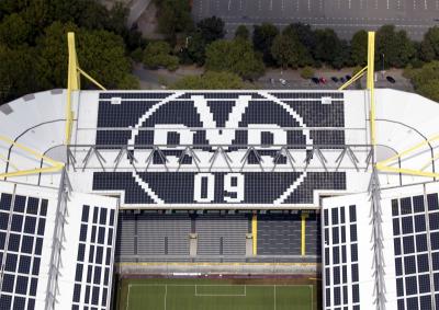 Luftbild Nordtribüne mit BVB-Logo aus Solarpaneelen