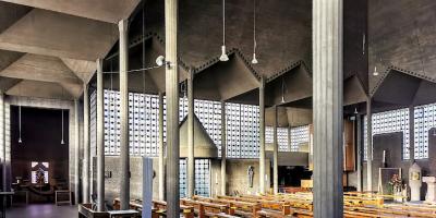 Innenraum Blickrichtung Taufkapelle und Turmkapelle (links)