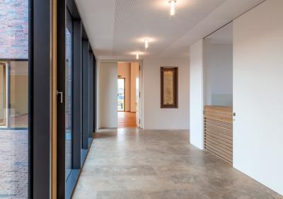 Begegnungszentrum St. Petrus, Atriumgang zum Pfarrsaal
