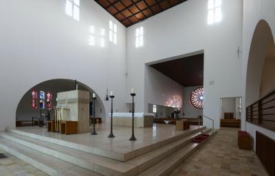 Christus-König-Kirche, Innenraum Vierung