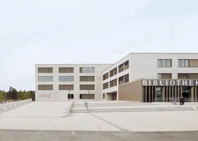 Gustav-Heinemann-Gesamtschule Essen, Haupteingang Bibliothek