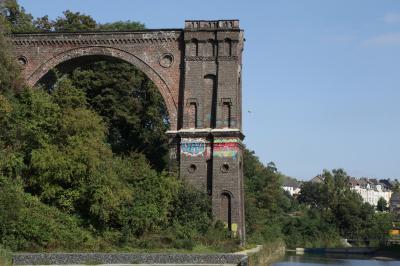 Linker Brückenkopf der Hympendahlbrücke