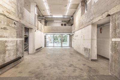 Umgenutzter Bilker Bunker, Eingangsbereich mit Galerie