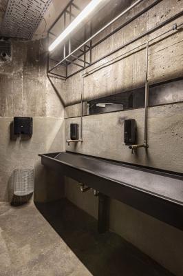 Umgenutzter Bilker Bunker, Sanitäranlagen