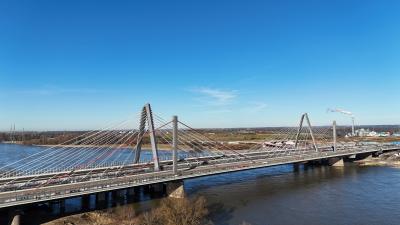 Neue und alte Rheinbrücke nebeneinander