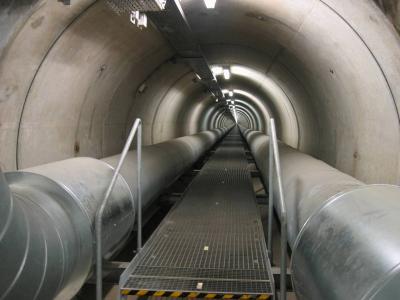 Tunnel mit Leitungstrassen