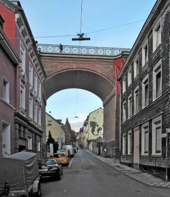 Bartholomäusstraße mit Viadukt von Süden