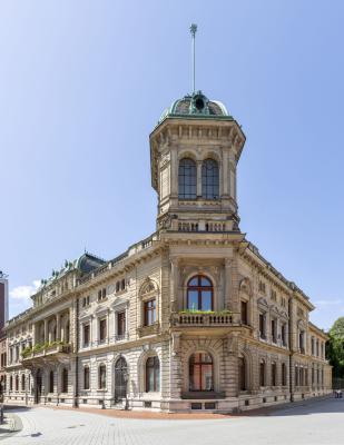 Palais Underberg, Eckansicht mit Turmaufsatz 