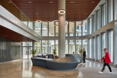 Bürocampus WPP Headquarter Mizal, Haupteingang