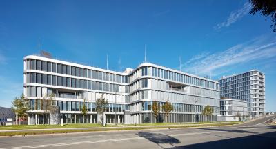 Bürocampus WPP Headquarter Mizal, Straßenperspektive