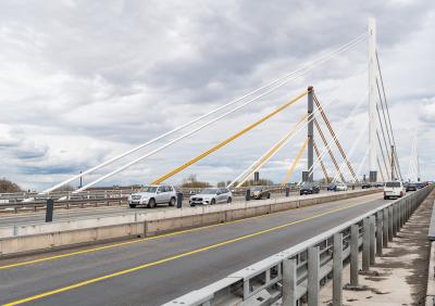 Blick auf die Fahrbahn der neuen Brücke Neuenkamp