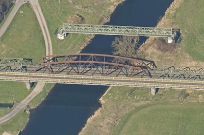 Schrägluftbild Eisenbahnbrücke Wandhofen von Süden