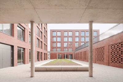 Tita-Cory-Campus, Außenperspektive Innenhof, Verbindungsstege