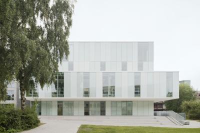 Forschungsgebäude DWI, Ansicht, auskragende Geschossflächen