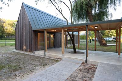 Waldkindergarten Wadersloh-Liesborn, überdachter Eingangsbereich