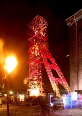 Förderturm bei Nacht